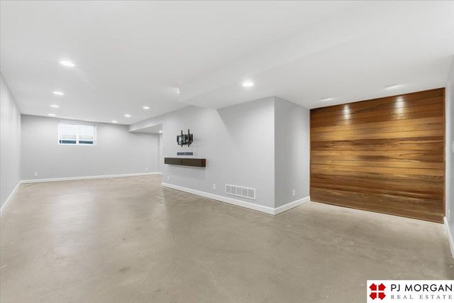 12556 Bristol Circle, Omaha, NE 68164