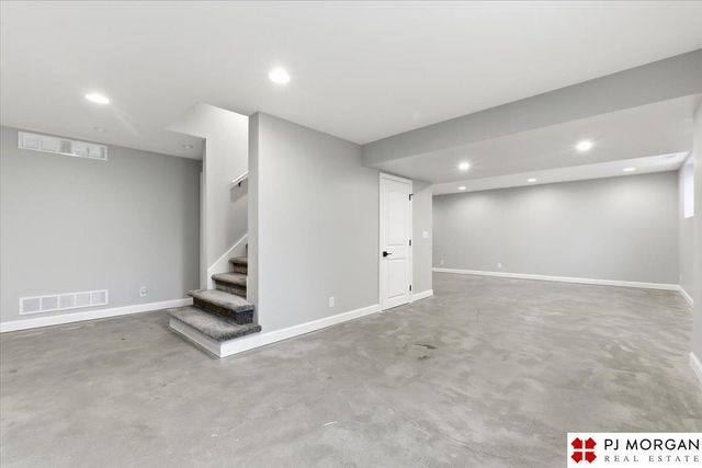 12556 Bristol Circle, Omaha, NE 68164