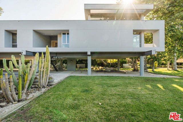 30047 Mulholland Highway, Agoura Hills, CA 91301