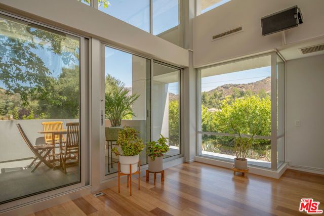30047 Mulholland Highway, Agoura Hills, CA 91301