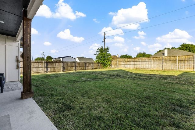 5637 Pollys Way, Fort Worth, TX 76126