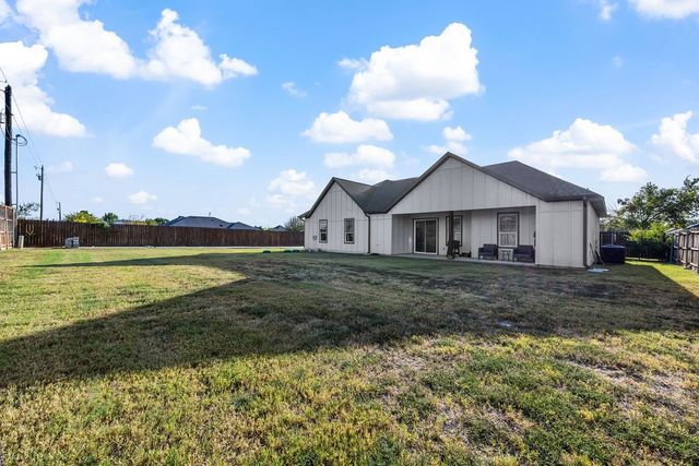 5637 Pollys Way, Fort Worth, TX 76126