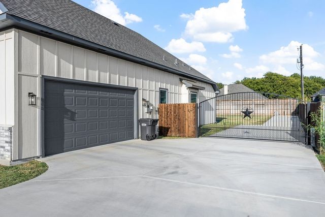 5637 Pollys Way, Fort Worth, TX 76126