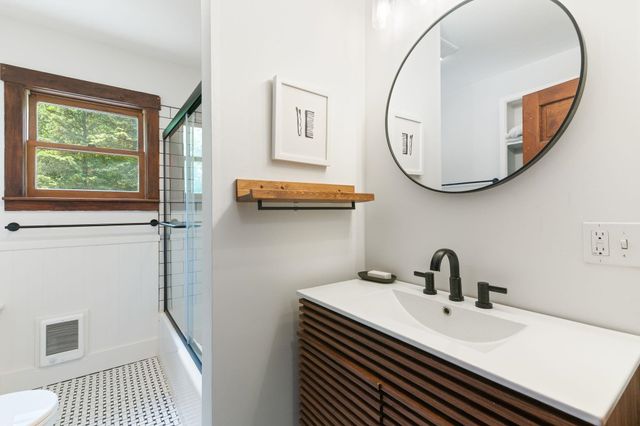 39 Locust Street, Brattleboro, VT 05301