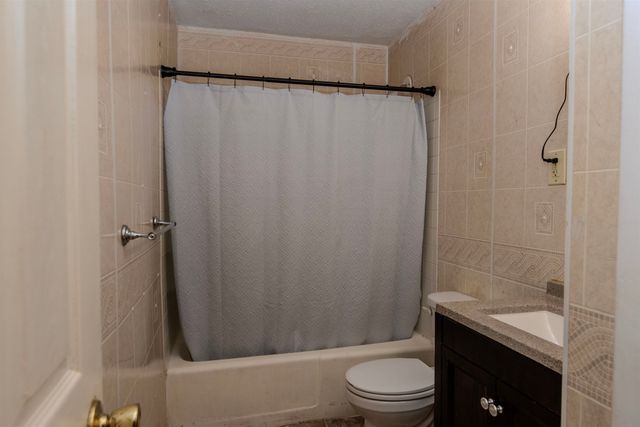 126 Mammoth Rd Apt 1, Hooksett, NH 03106