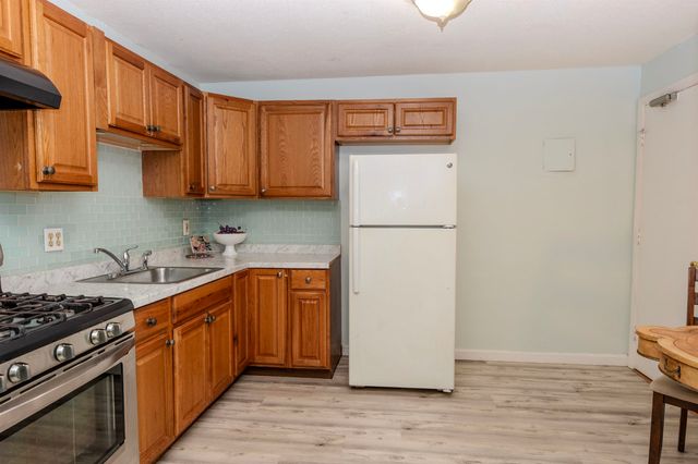 126 Mammoth Rd Apt 1, Hooksett, NH 03106
