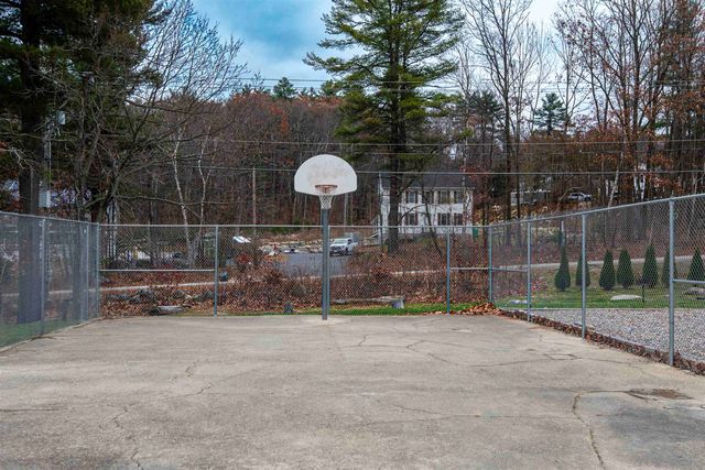 126 Mammoth Rd Apt 1, Hooksett, NH 03106