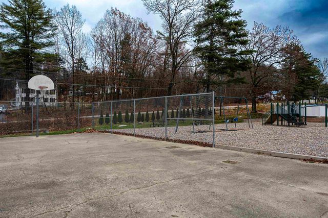 126 Mammoth Rd Apt 1, Hooksett, NH 03106