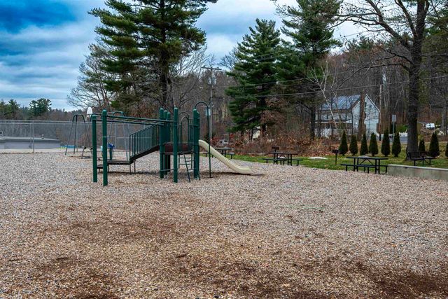 126 Mammoth Rd Apt 1, Hooksett, NH 03106