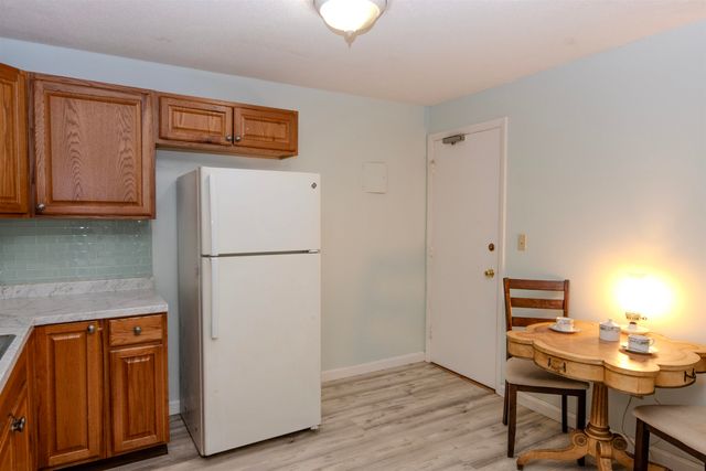 126 Mammoth Rd Apt 1, Hooksett, NH 03106
