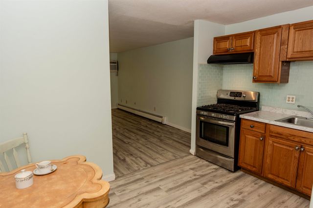 126 Mammoth Rd Apt 1, Hooksett, NH 03106