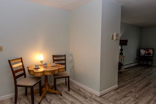 126 Mammoth Rd Apt 1, Hooksett, NH 03106