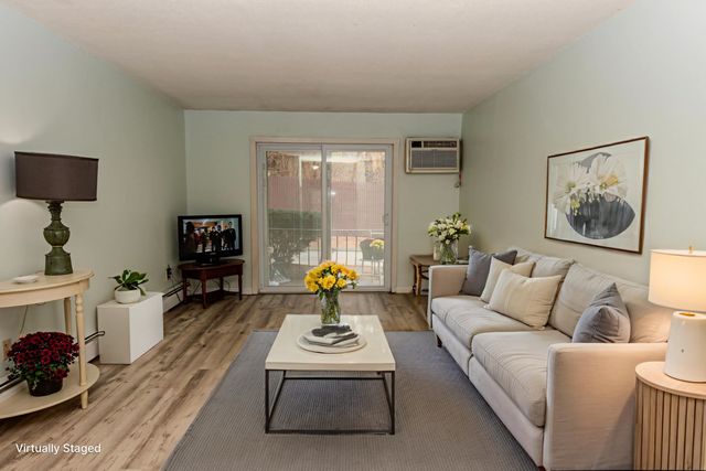 126 Mammoth Rd Apt 1, Hooksett, NH 03106