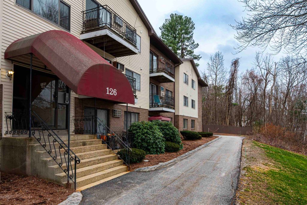 126 Mammoth Rd Apt 1, Hooksett, NH 03106