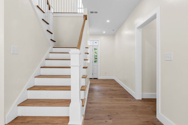 33 Seabiscuit Dr, Plymouth, MA 02360