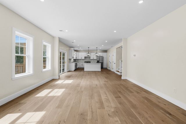 33 Seabiscuit Dr, Plymouth, MA 02360