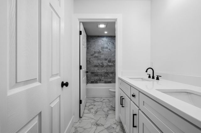 33 Seabiscuit Dr, Plymouth, MA 02360