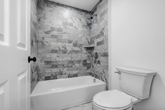33 Seabiscuit Dr, Plymouth, MA 02360