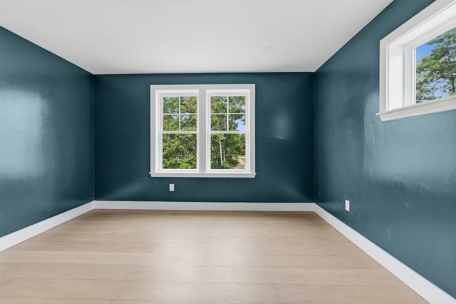 33 Seabiscuit Dr, Plymouth, MA 02360