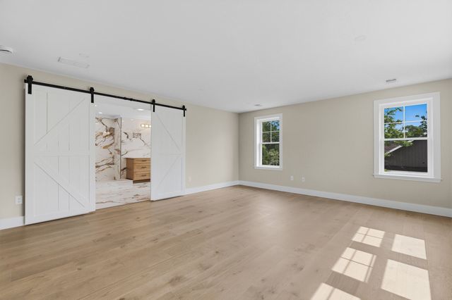 33 Seabiscuit Dr, Plymouth, MA 02360