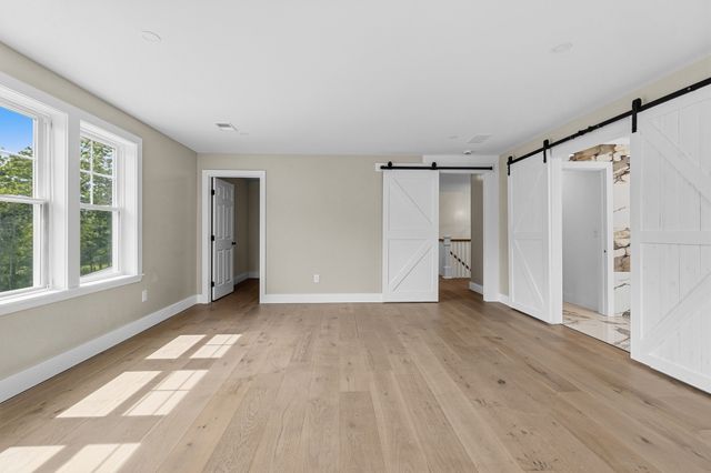 33 Seabiscuit Dr, Plymouth, MA 02360