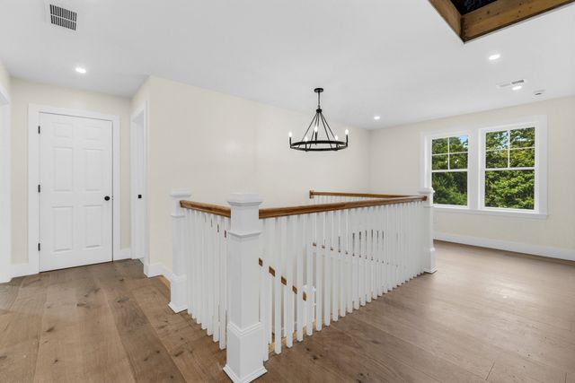 33 Seabiscuit Dr, Plymouth, MA 02360