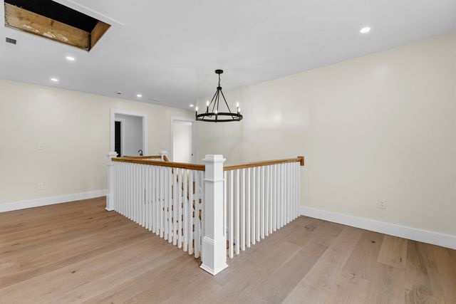 33 Seabiscuit Dr, Plymouth, MA 02360