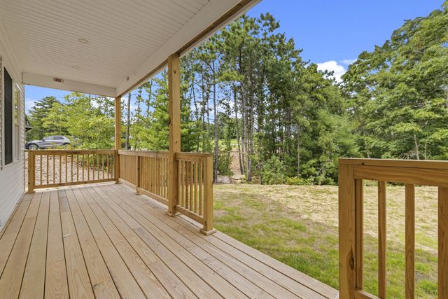 33 Seabiscuit Dr, Plymouth, MA 02360