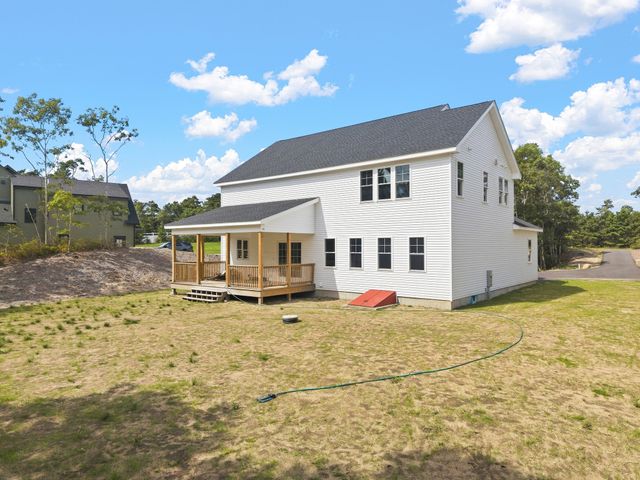 33 Seabiscuit Dr, Plymouth, MA 02360