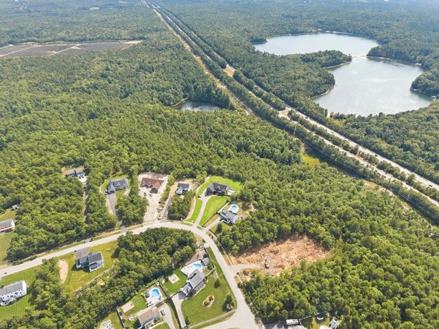 33 Seabiscuit Dr, Plymouth, MA 02360