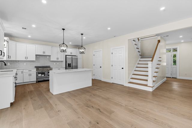 33 Seabiscuit Dr, Plymouth, MA 02360