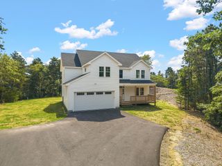 33 Seabiscuit Dr, Plymouth, MA 02360