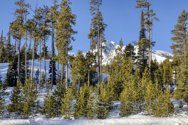 17 Manitou Loop, Big Sky, MT 59716