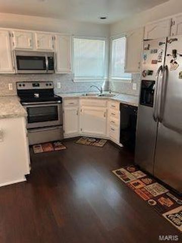 1860 Chateau Du Mont Drive, Florissant, MO 63031