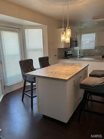 1860 Chateau Du Mont Drive, Florissant, MO 63031