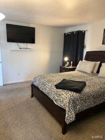 1860 Chateau Du Mont Drive, Florissant, MO 63031