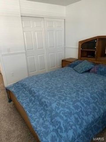 1860 Chateau Du Mont Drive, Florissant, MO 63031