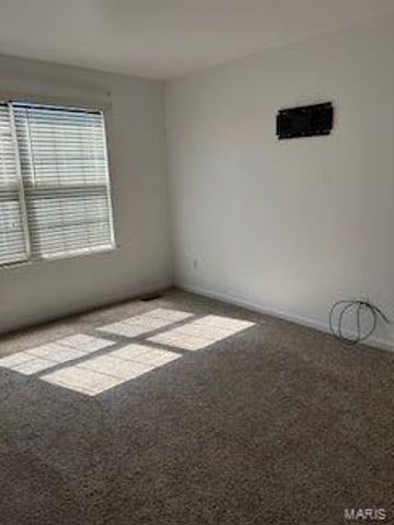 1860 Chateau Du Mont Drive, Florissant, MO 63031