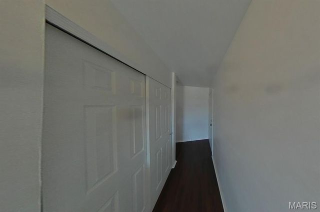 1860 Chateau Du Mont Drive, Florissant, MO 63031