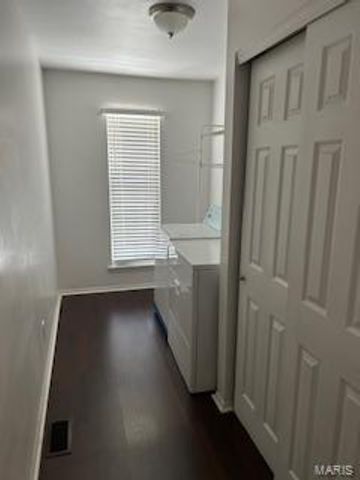 1860 Chateau Du Mont Drive, Florissant, MO 63031