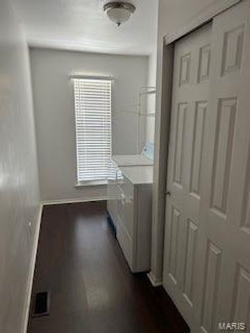 1860 Chateau Du Mont Drive, Florissant, MO 63031