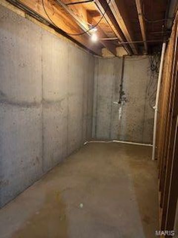 1860 Chateau Du Mont Drive, Florissant, MO 63031