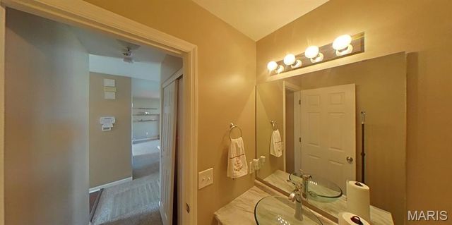 1860 Chateau Du Mont Drive, Florissant, MO 63031