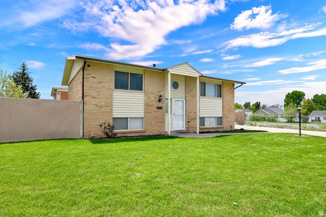 713 W 2200 N, Clinton, UT 84015