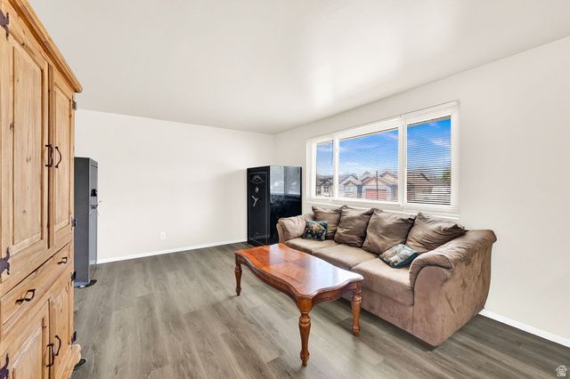 713 W 2200 N, Clinton, UT 84015