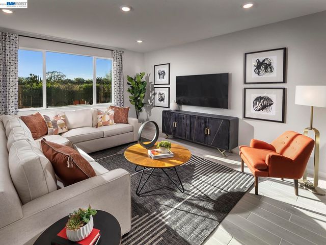 5200 Kestrel St, Antioch, CA 94531