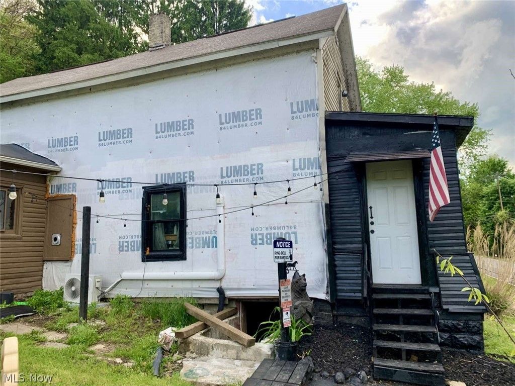 486 Deersville Avenue, Uhrichsville, OH 44683