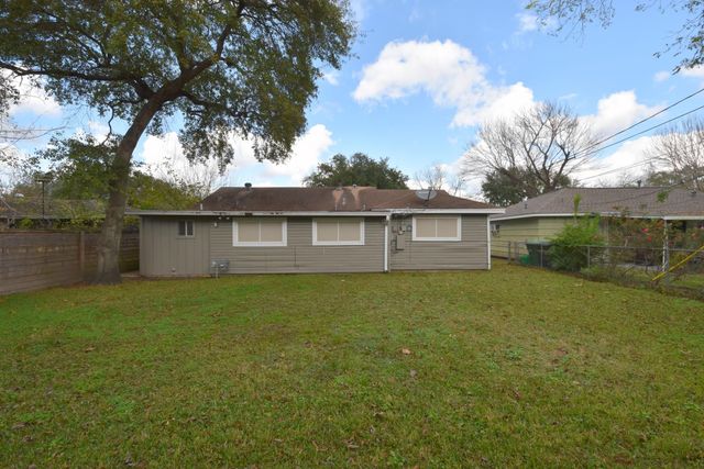6523 Underhill Street, Houston, TX 77092