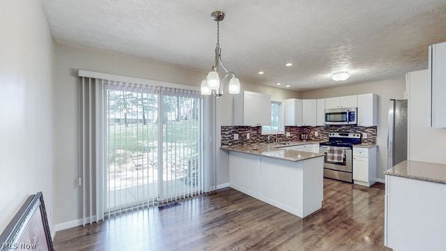 2045 Howard Street NE, Hartville, OH 44632