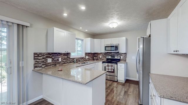 2045 Howard Street NE, Hartville, OH 44632